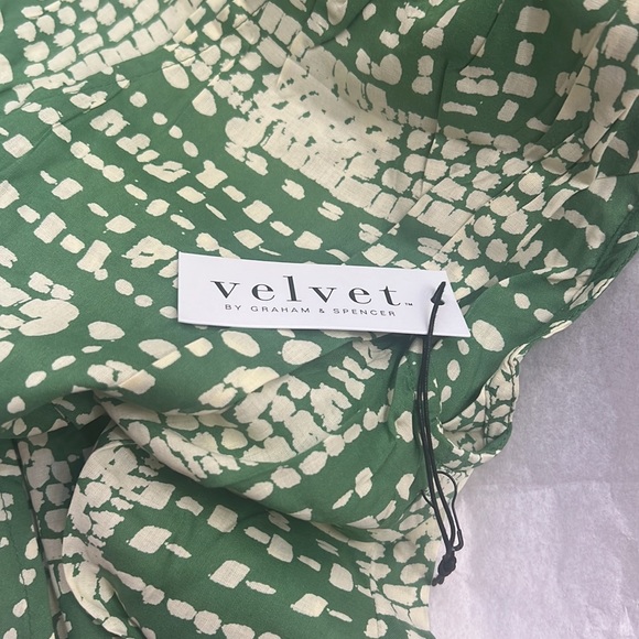 Very vibrant green and off white Nwt - Picture 4 of 8